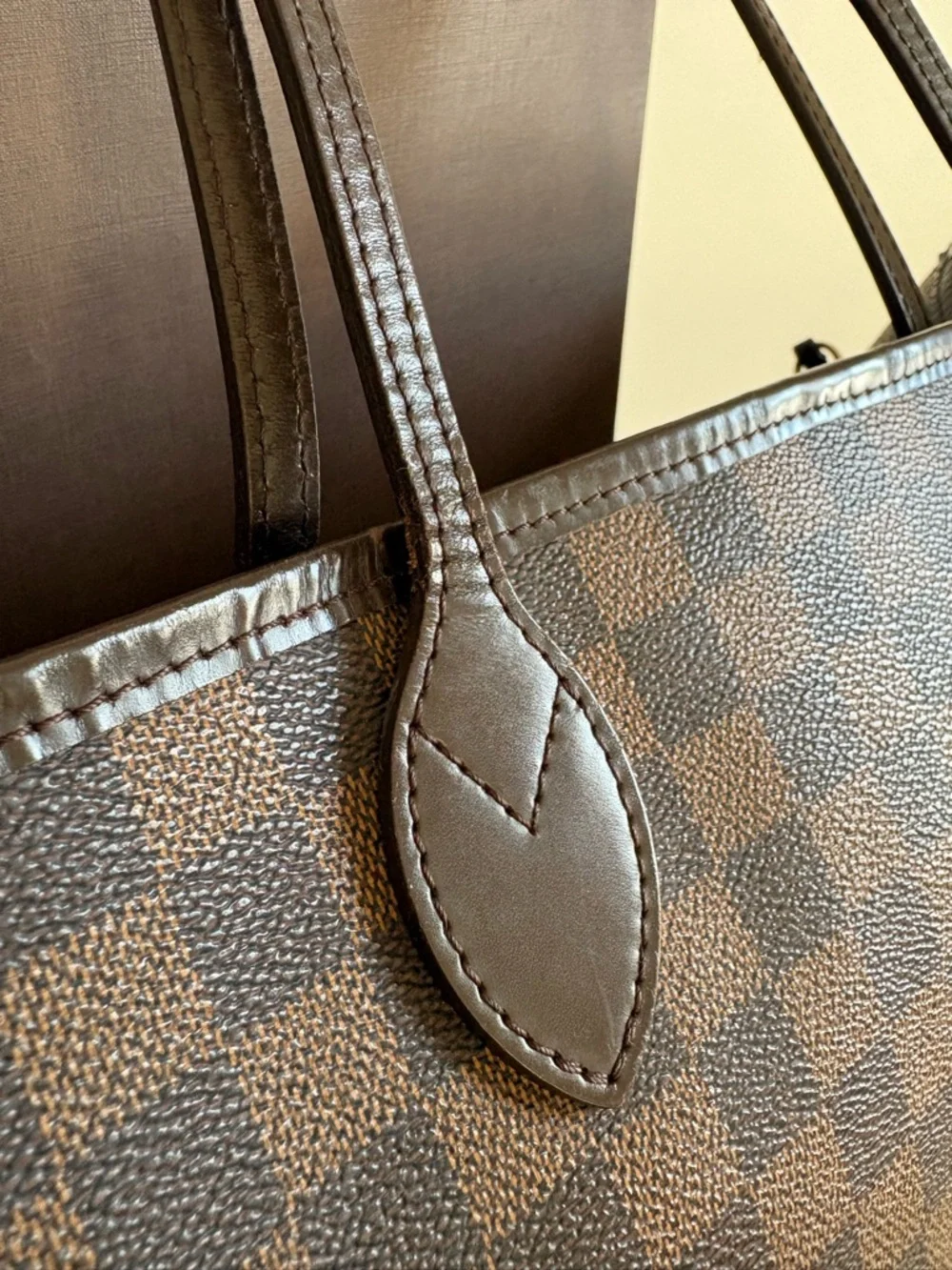 Louis Vuitton Damier Ebene Neverfull - Picture 4 of 16